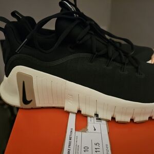 Nike Free Metcon 6 men's workout shoe in the "Black/Coconut Milk/Gum Light Brown